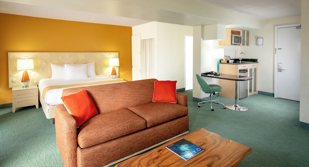 Coconut Waikiki Hotel — Hotel rooms in Honolulu, Hawaii