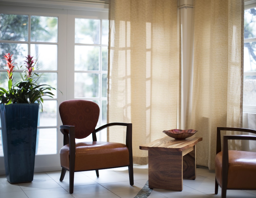Coconut Waikiki Hotel — Hotel rooms in Honolulu, Hawaii