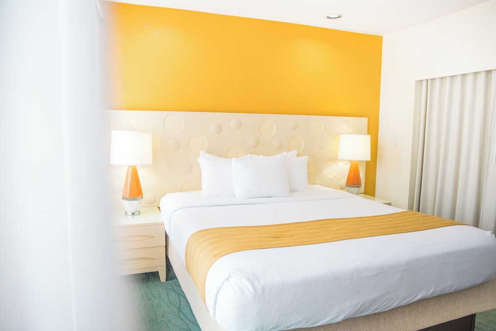 Coconut Waikiki Hotel — Hotel rooms in Honolulu, Hawaii
