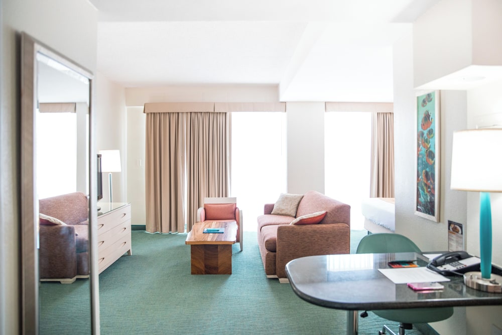 Coconut Waikiki Hotel — Hotel rooms in Honolulu, Hawaii