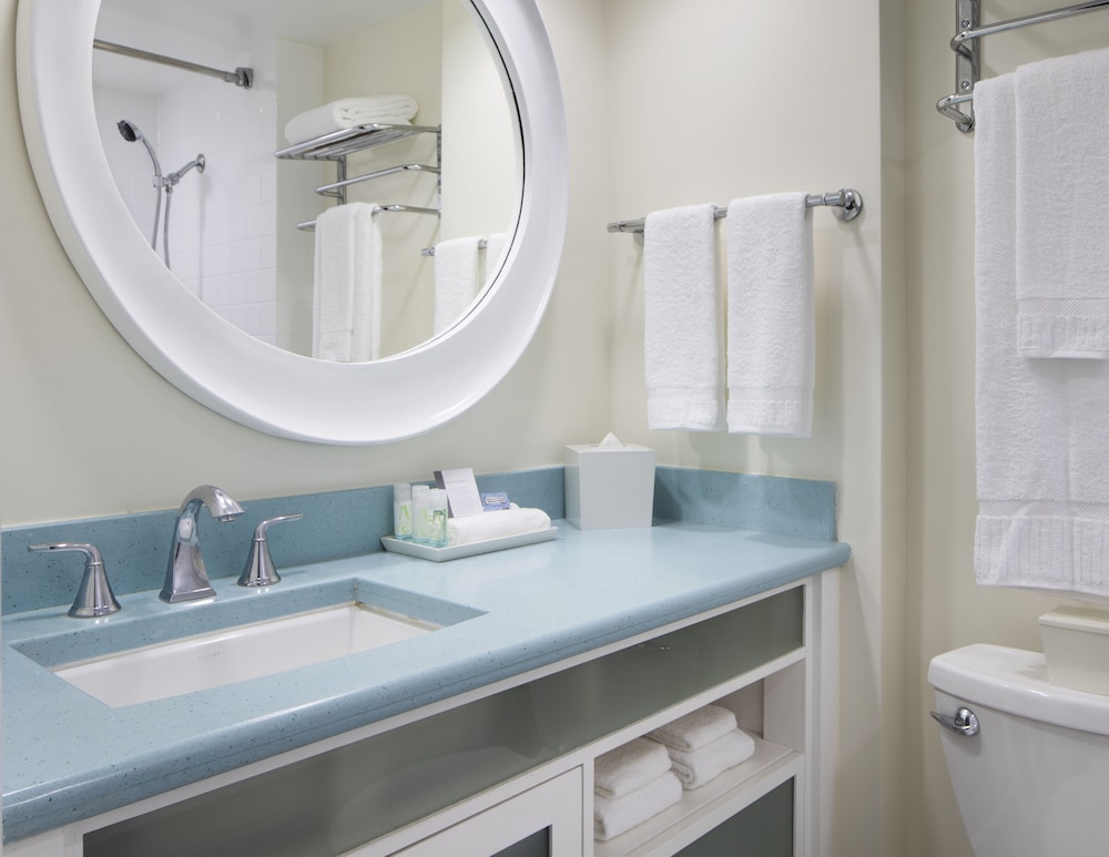 Coconut Waikiki Hotel — Hotel rooms in Honolulu, Hawaii