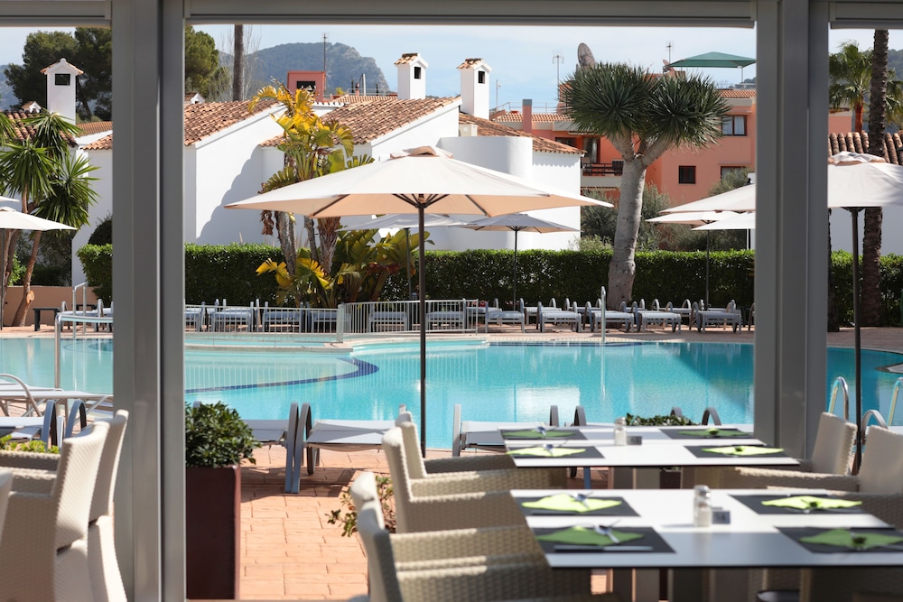 Hotel La Pergola Mallorca — Swimming pool in Andratx, Balearic Islands