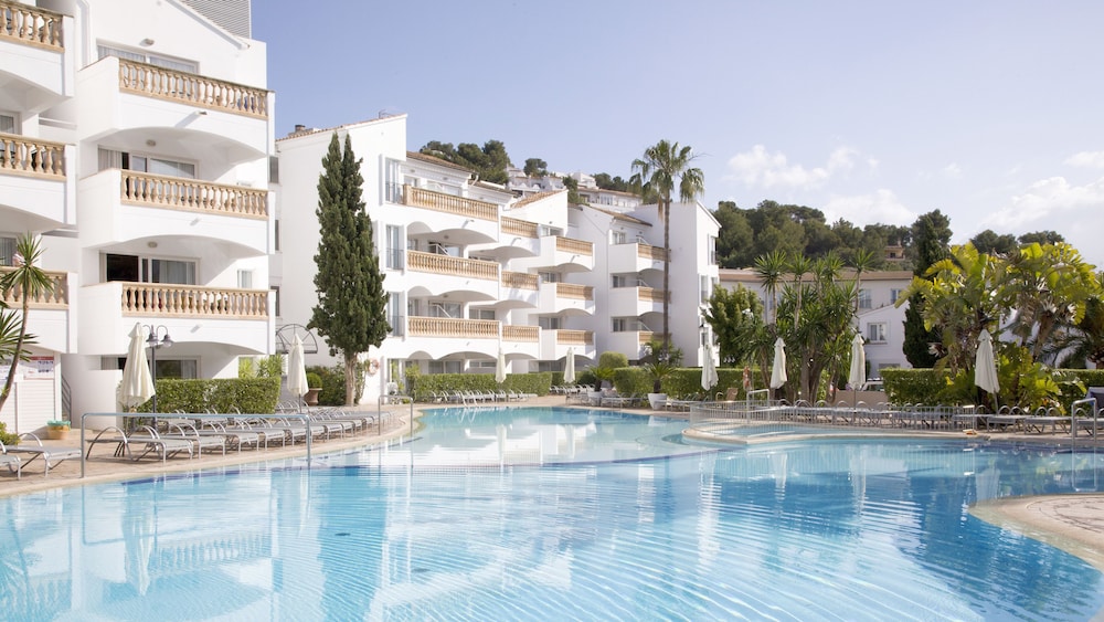 Hotel La Pergola Mallorca — Hotel building in Andratx, Balearic Islands