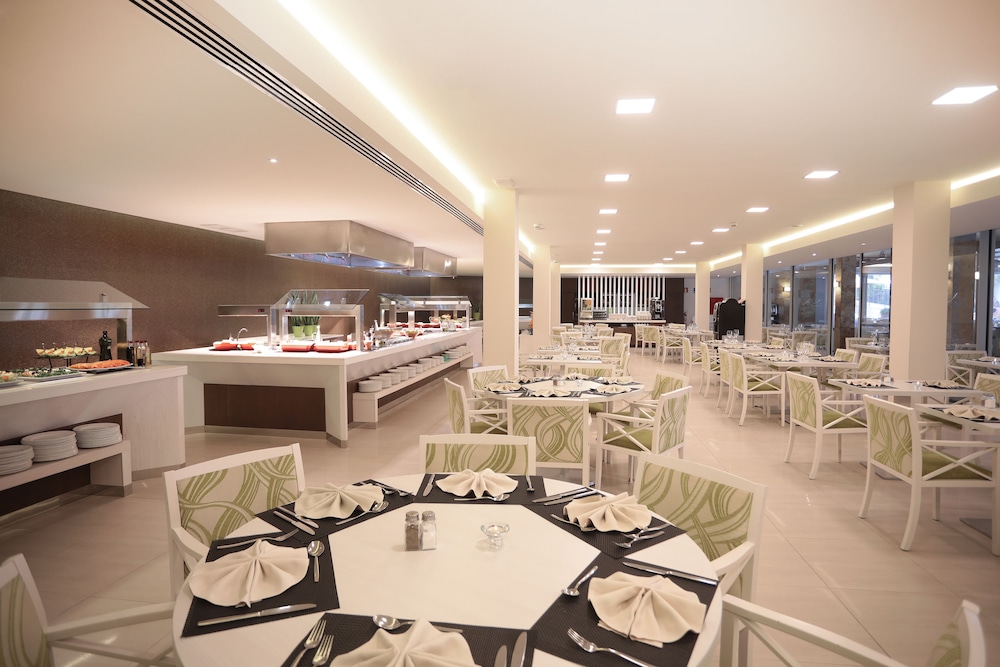 Hotel La Pergola Mallorca — Restaurant & bars in Andratx, Balearic Islands