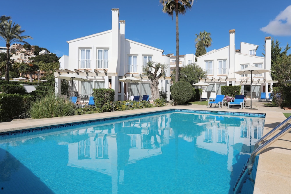 Hotel La Pergola Mallorca — Swimming pool in Andratx, Balearic Islands