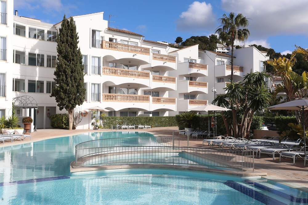 Hotel La Pergola Mallorca — Hotel building in Andratx, Balearic Islands