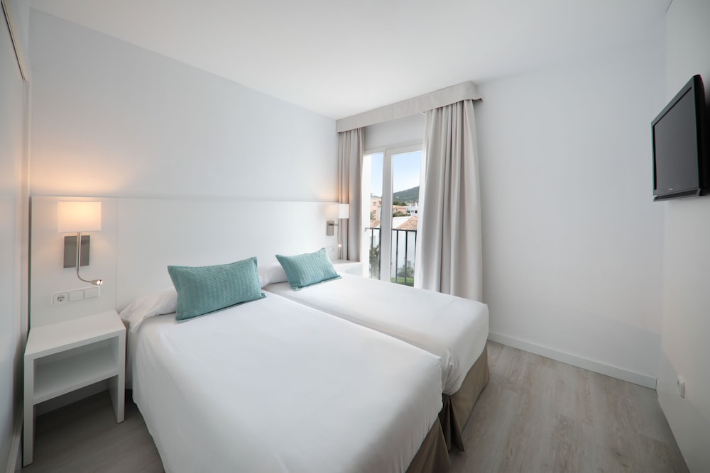Hotel La Pergola Mallorca — Hotel rooms in Andratx, Balearic Islands