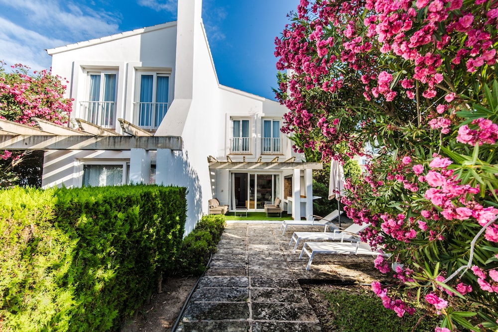 Hotel La Pergola Mallorca — Hotel building in Andratx, Balearic Islands