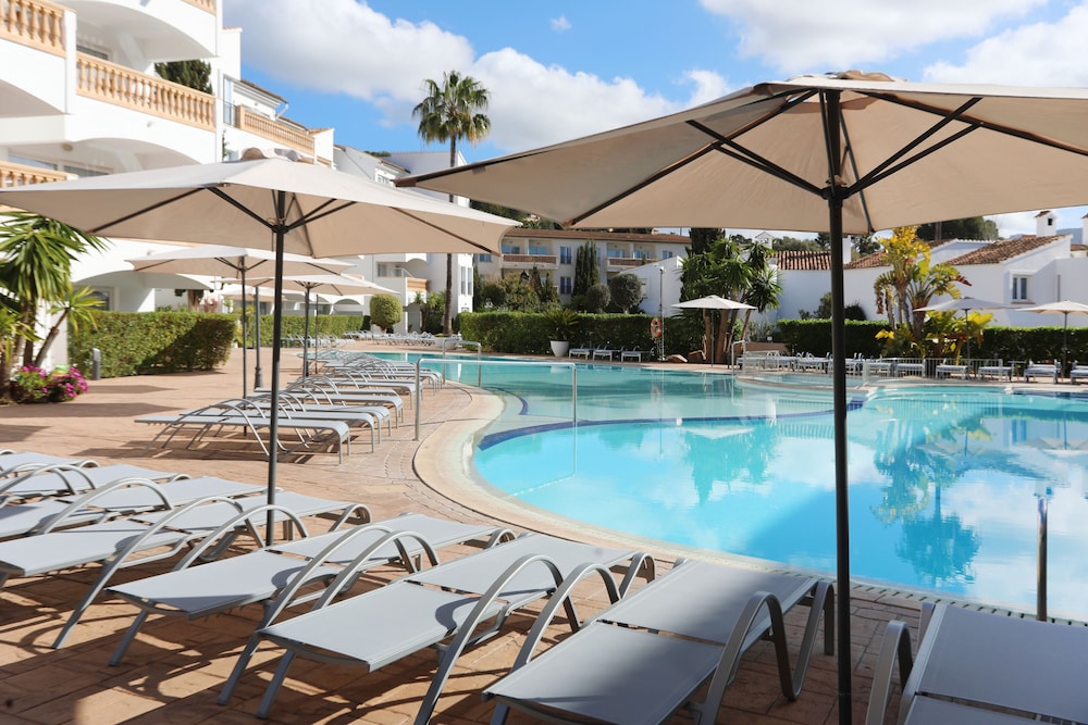Hotel La Pergola Mallorca — Swimming pool in Andratx, Balearic Islands
