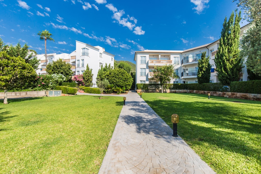 Hotel La Pergola Mallorca — Hotel building in Andratx, Balearic Islands
