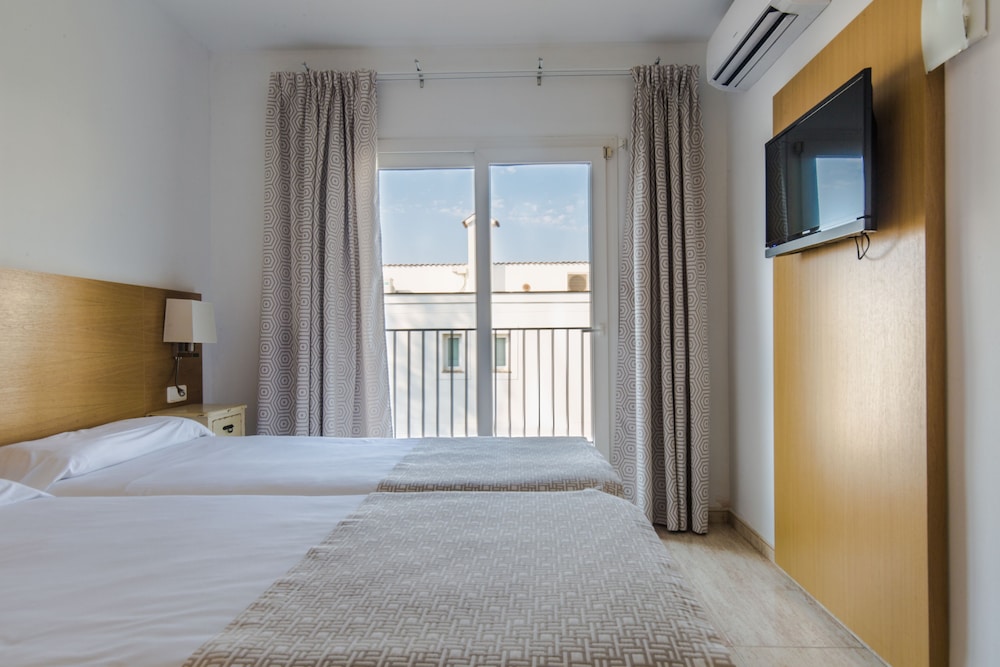Hotel La Pergola Mallorca — Hotel rooms in Andratx, Balearic Islands