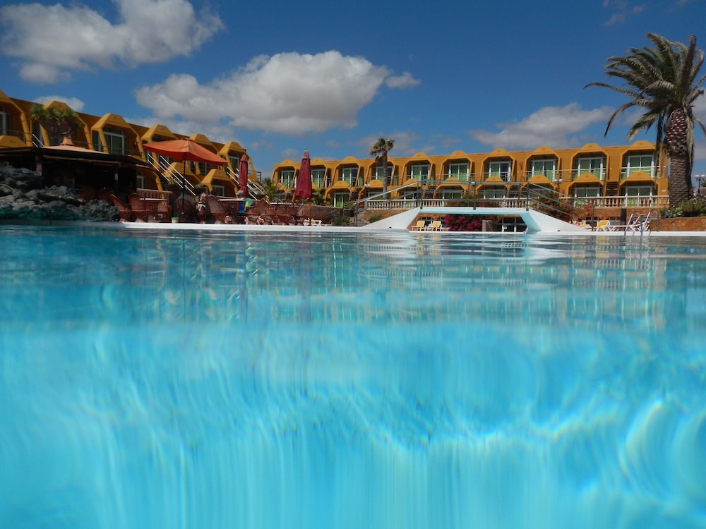 Aparthotel la Piramide — Swimming pool in Costa de Antigua, Canary Islands