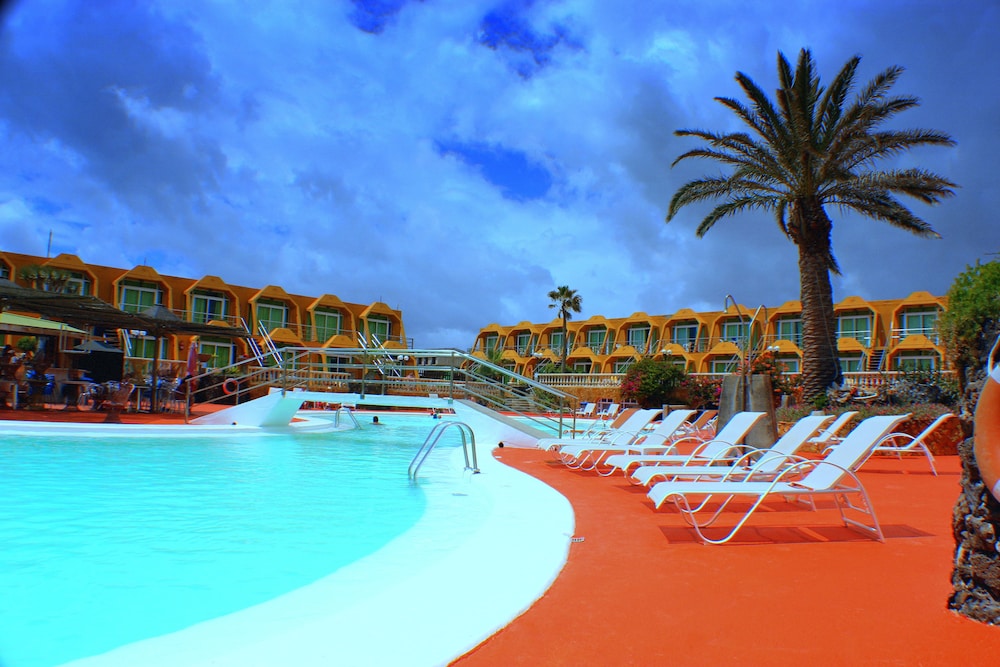 Aparthotel la Piramide — Beach in Costa de Antigua, Canary Islands