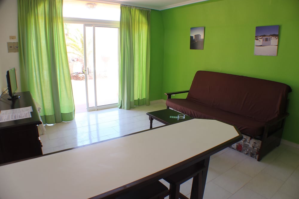 Aparthotel la Piramide — Hotel rooms in Costa de Antigua, Canary Islands