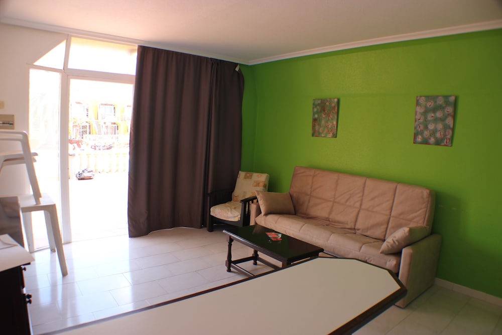 Aparthotel la Piramide — Hotel rooms in Costa de Antigua, Canary Islands