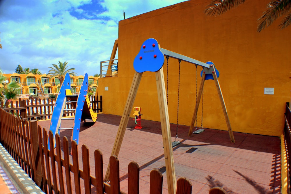 Aparthotel la Piramide — Attractions for children in Costa de Antigua, Canary Islands