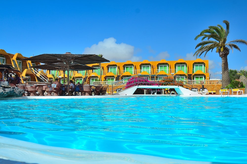Aparthotel la Piramide — Beach in Costa de Antigua, Canary Islands