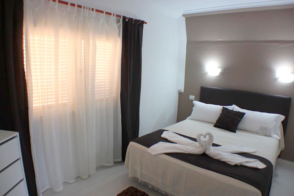 Aparthotel la Piramide — Hotel rooms in Costa de Antigua, Canary Islands
