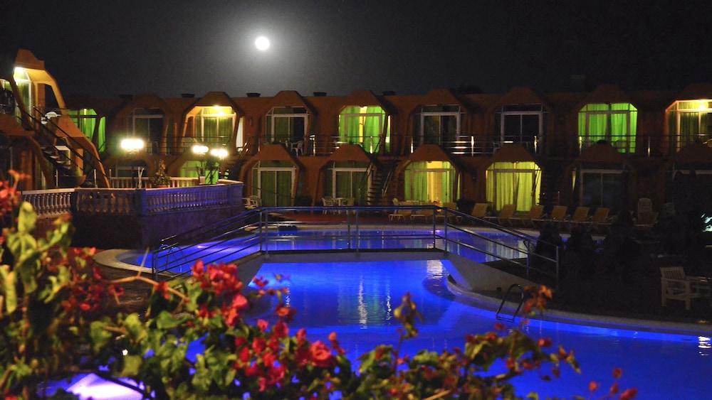 Aparthotel la Piramide — Swimming pool in Costa de Antigua, Canary Islands