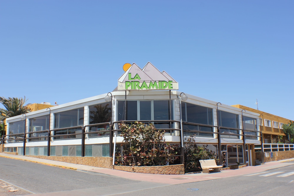 Aparthotel la Piramide — Restaurant & bars in Costa de Antigua, Canary Islands
