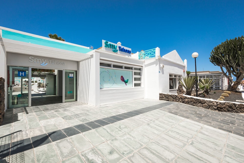 Smy Tahona Fuerteventura — Hotel building in Costa de Antigua, Canary Islands