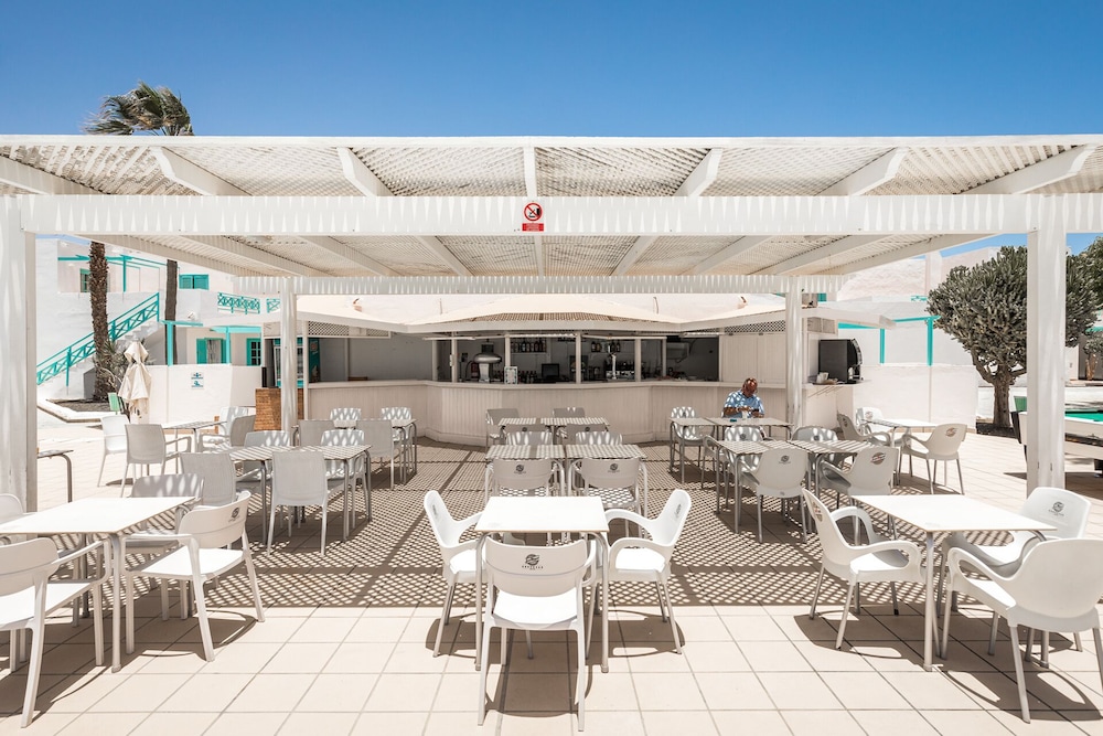 Smy Tahona Fuerteventura — Restaurant & bars in Costa de Antigua, Canary Islands