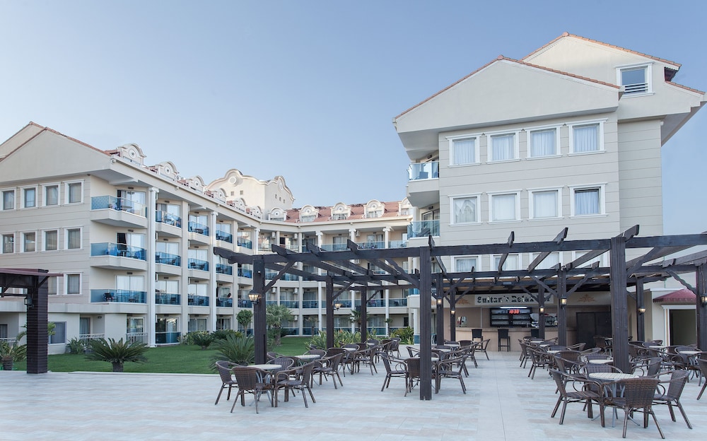 Sultan of Side - All Inclusive — Hotel building in Side