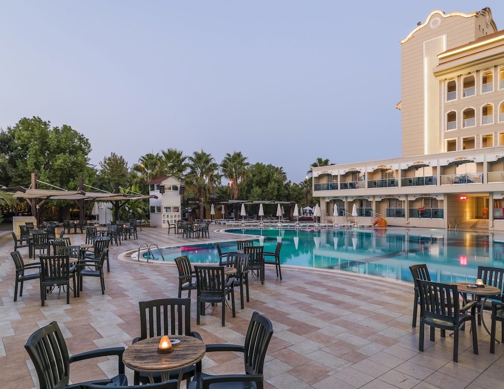 Sultan of Side - All Inclusive — Swimming pool in Side