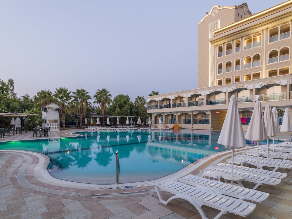 Sultan of Side - All Inclusive — Swimming pool in Side