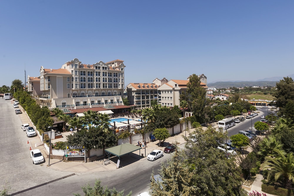 Sultan of Side - All Inclusive — Hotel building in Side