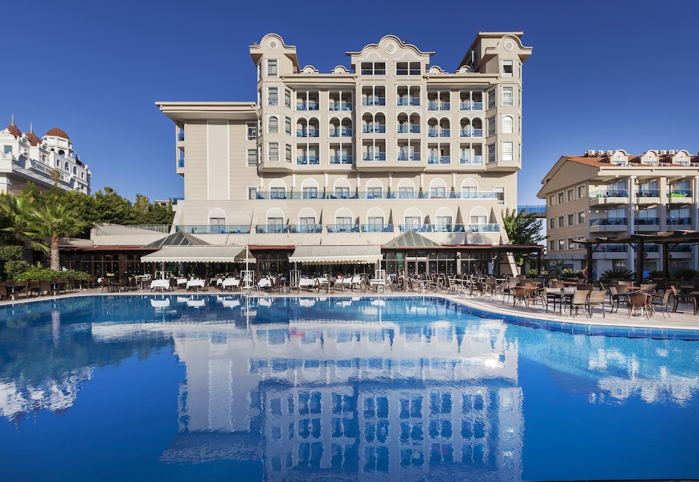 Sultan of Side - All Inclusive — Hotel building in Side