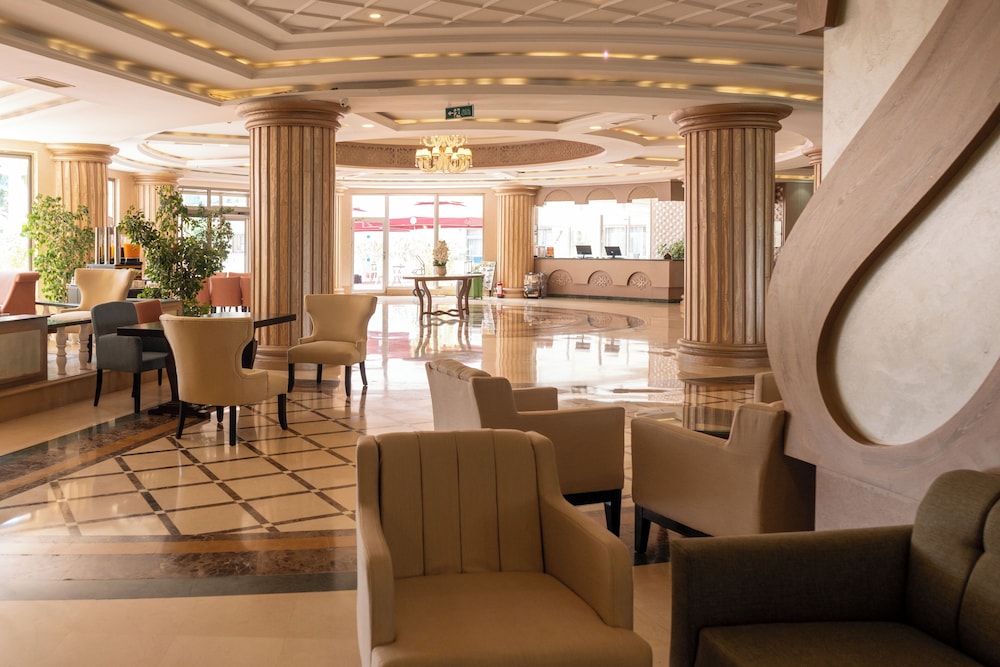 Sultan of Side - All Inclusive — Hotel building in Side