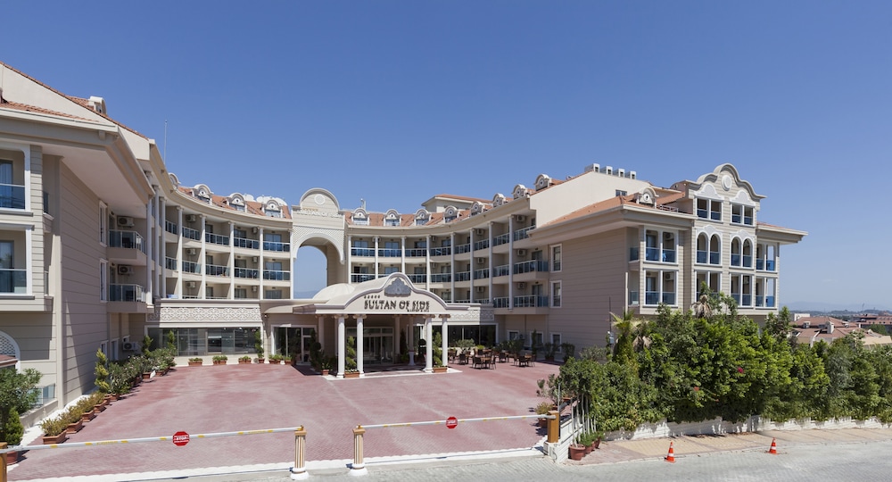 Sultan of Side - All Inclusive — Hotel building in Side