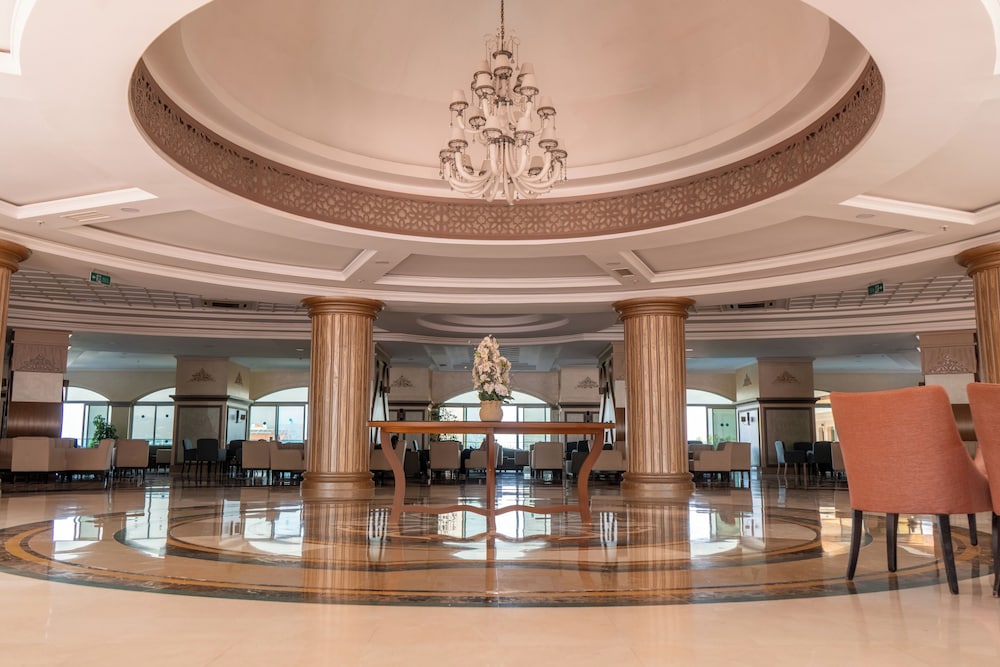 Sultan of Side - All Inclusive — Hotel building in Side