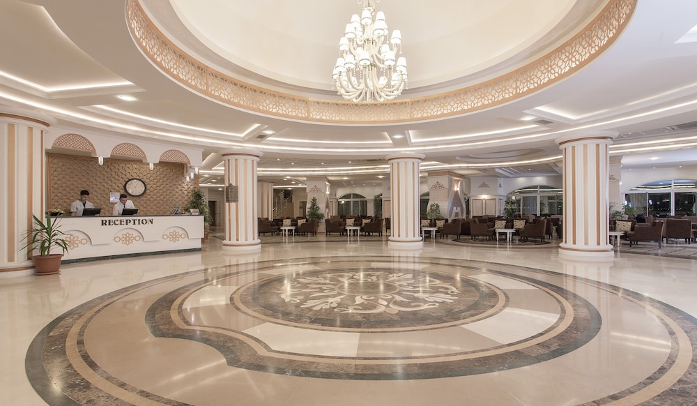 Sultan of Side - All Inclusive — Hotel building in Side