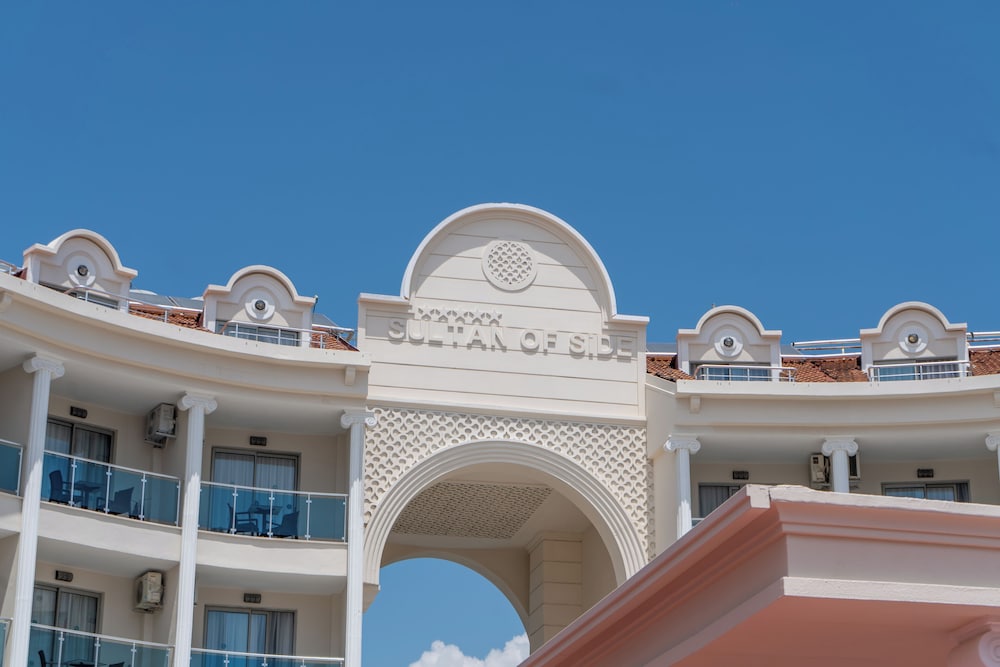 Sultan of Side - All Inclusive — Hotel building in Side