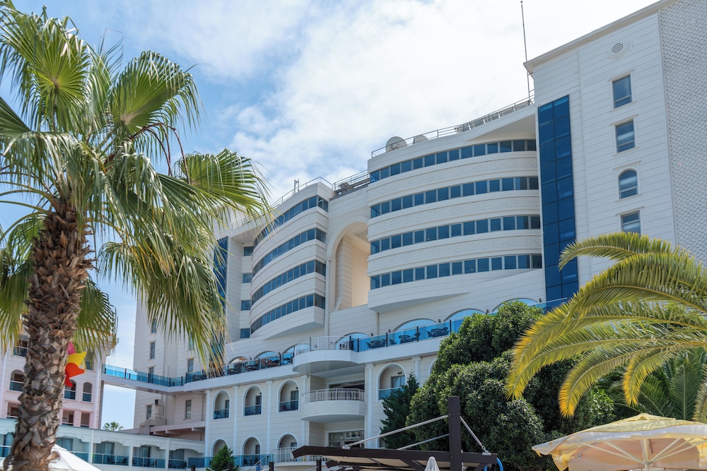 Sultan of Side - All Inclusive — Hotel building in Side