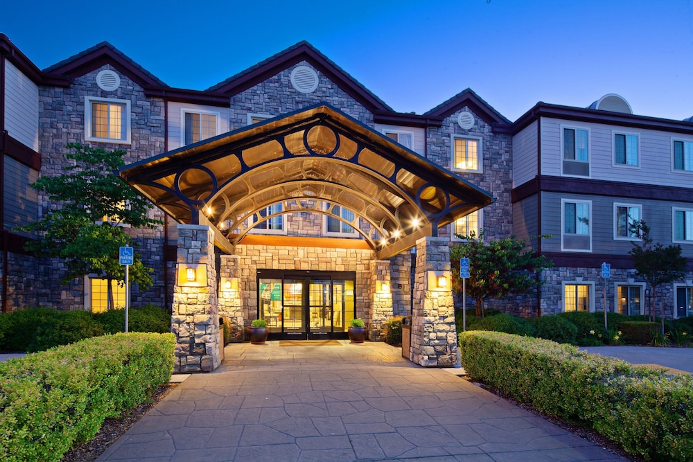Staybridge Suites Fairfield Napa Valley Area by IHG — Hotel building in Fairfield, California