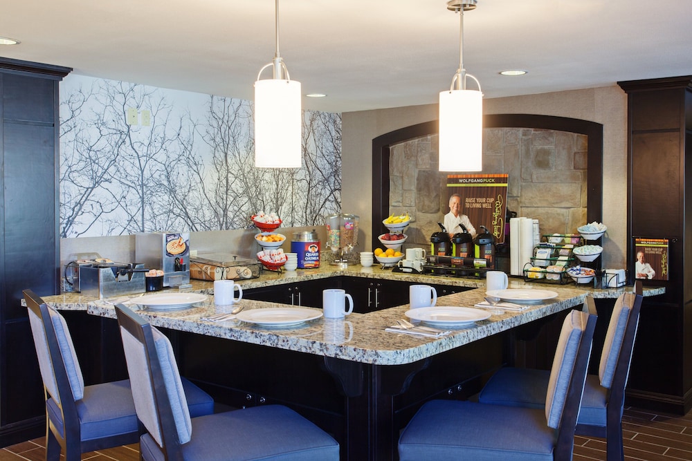 Staybridge Suites Fairfield Napa Valley Area by IHG — Restaurant & bars in Fairfield, California