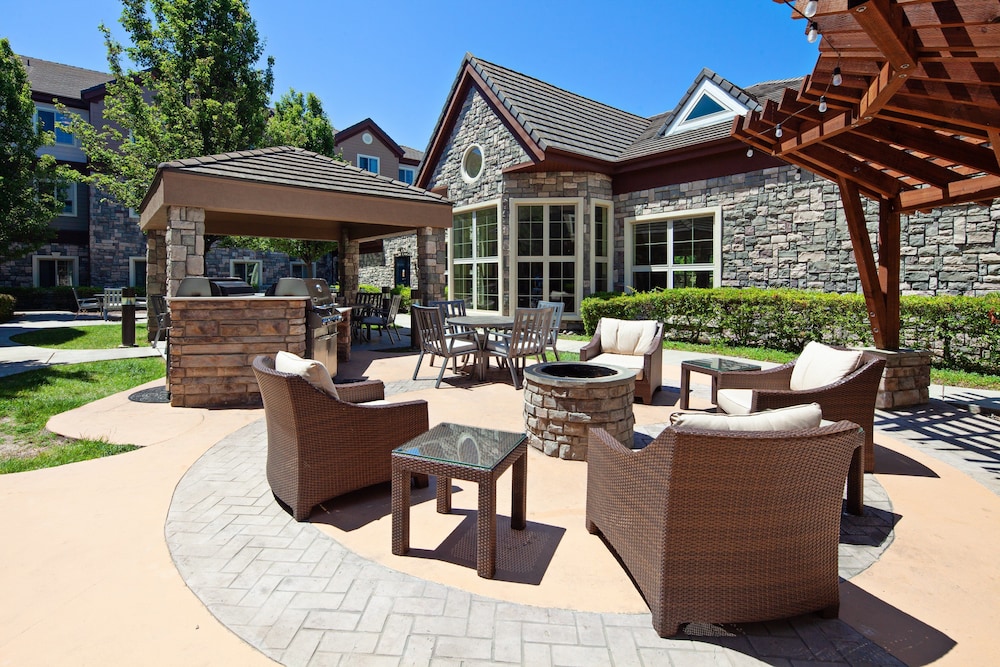 Staybridge Suites Fairfield Napa Valley Area by IHG — Restaurant & bars in Fairfield, California