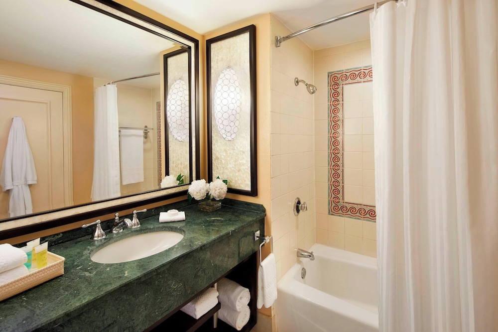 The Royal at Atlantis — Hotel rooms in Paradise Island, New Providence