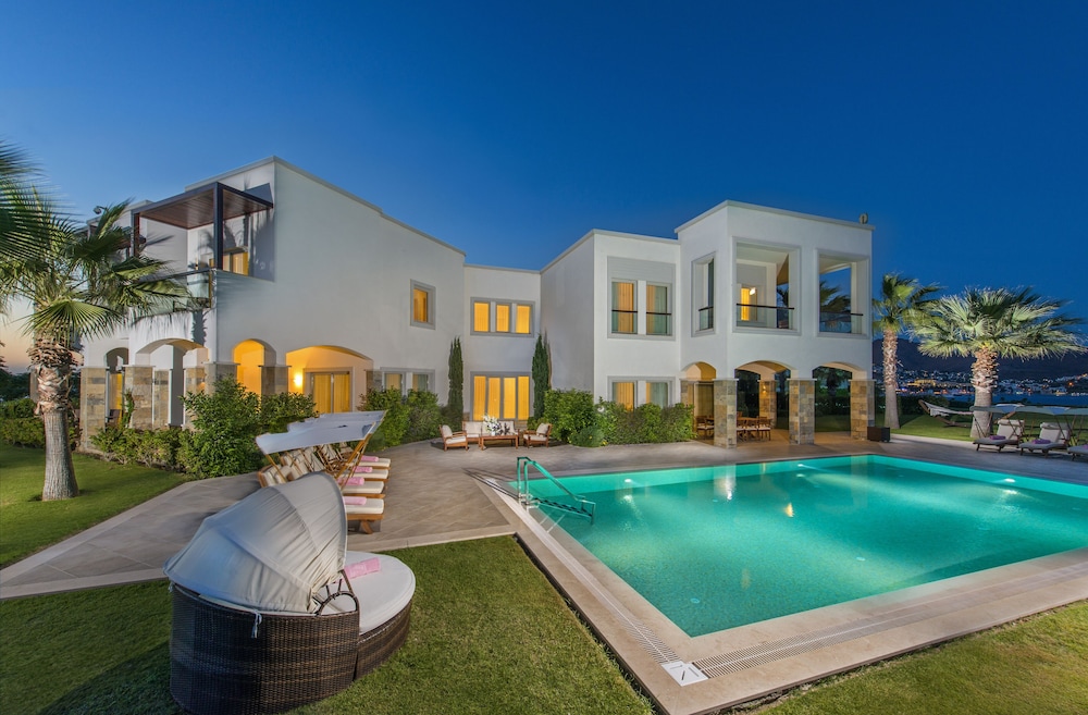 Xanadu Island Hotel - All Inclusive — Swimming pool in Bodrum, Mugla