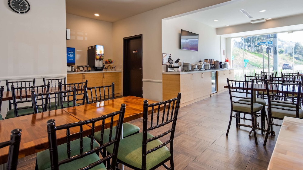 Glenrock Inn & Suites Glendale — Restaurant & bars in Los Angeles, California