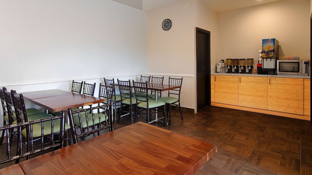 Glenrock Inn & Suites Glendale — Restaurant & bars in Los Angeles, California