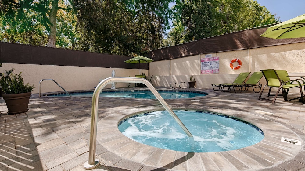 Glenrock Inn & Suites Glendale — Swimming pool in Los Angeles, California