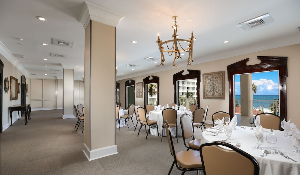 Breezes Resort Bahamas All Inclusive — Restaurant & bars in Nassau, New Providence