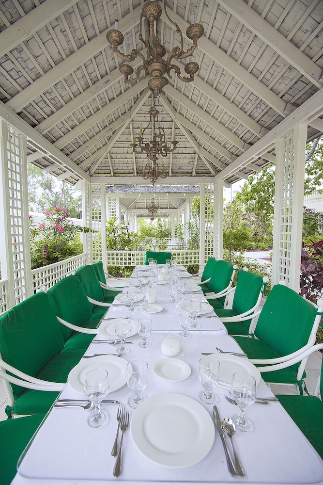 Breezes Resort Bahamas All Inclusive — Restaurant & bars in Nassau, New Providence