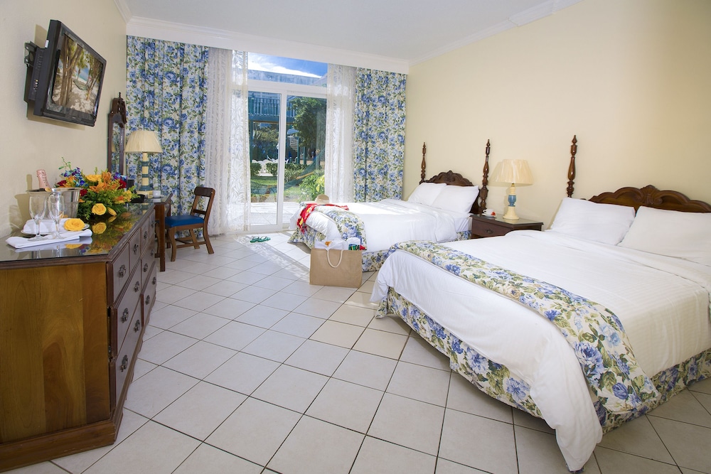 Breezes Resort Bahamas All Inclusive — Hotel rooms in Nassau, New Providence