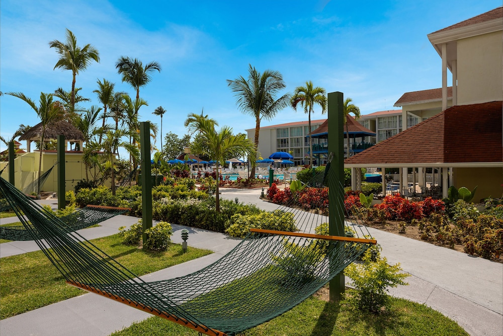 Breezes Resort Bahamas All Inclusive — Swimming pool in Nassau, New Providence