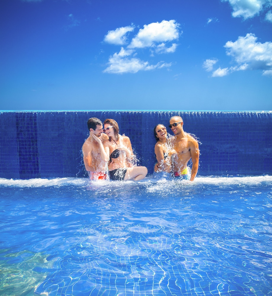 Breezes Resort Bahamas All Inclusive — Swimming pool in Nassau, New Providence